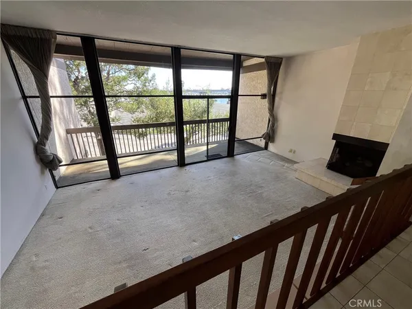 a view of livingroom with furniture