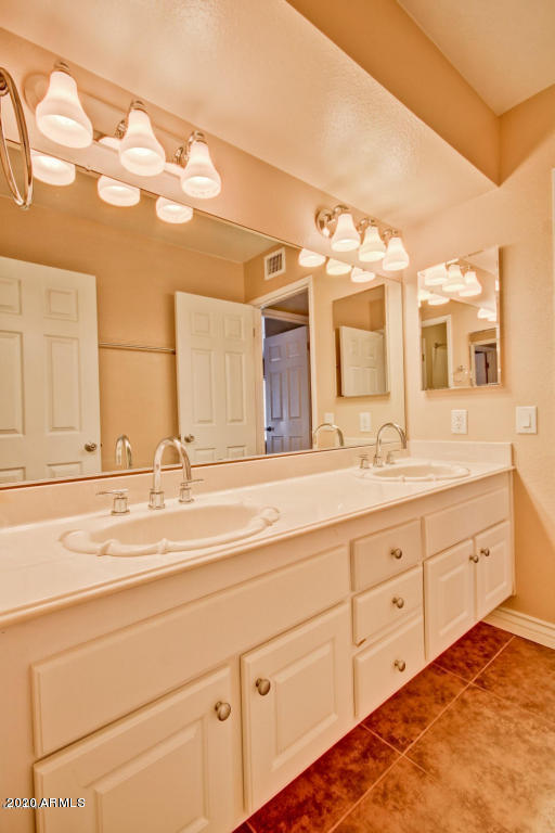 5634 South Sailors Reef Road Tempe, AZ 85283 - Photo 3 of 14 bathroom 2