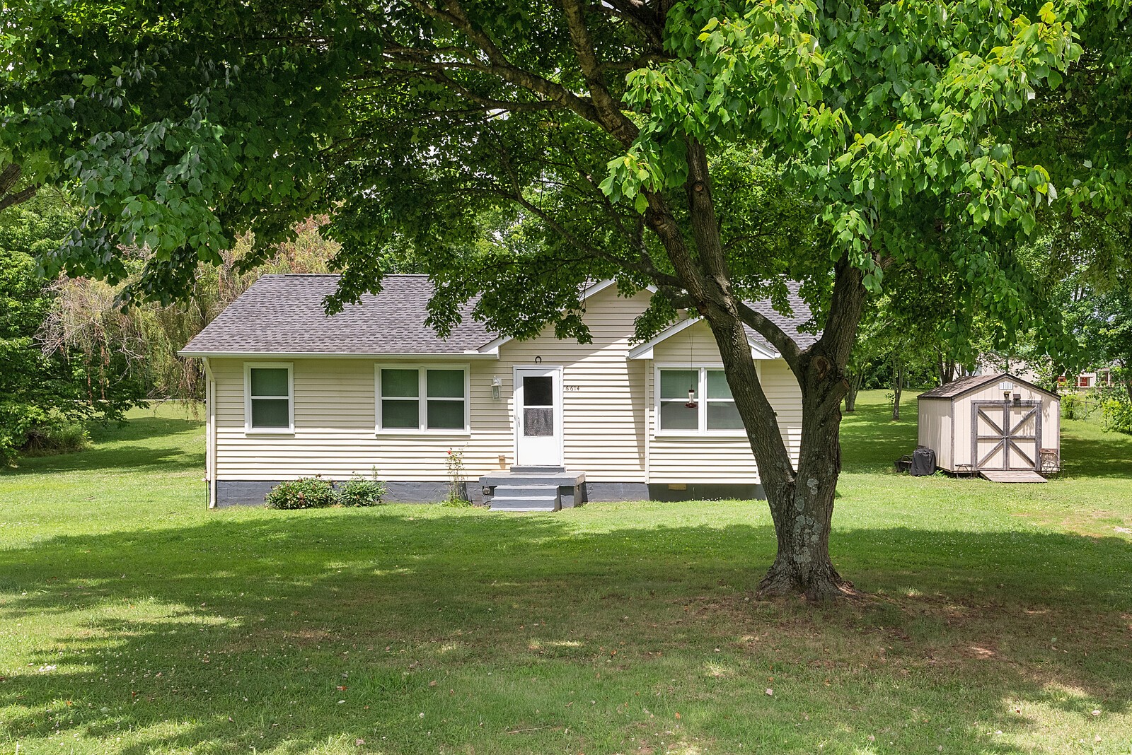 6614 Highway 49 Springfield, TN 37172 - Photo 1 of 19 a front view of house with yard and green space