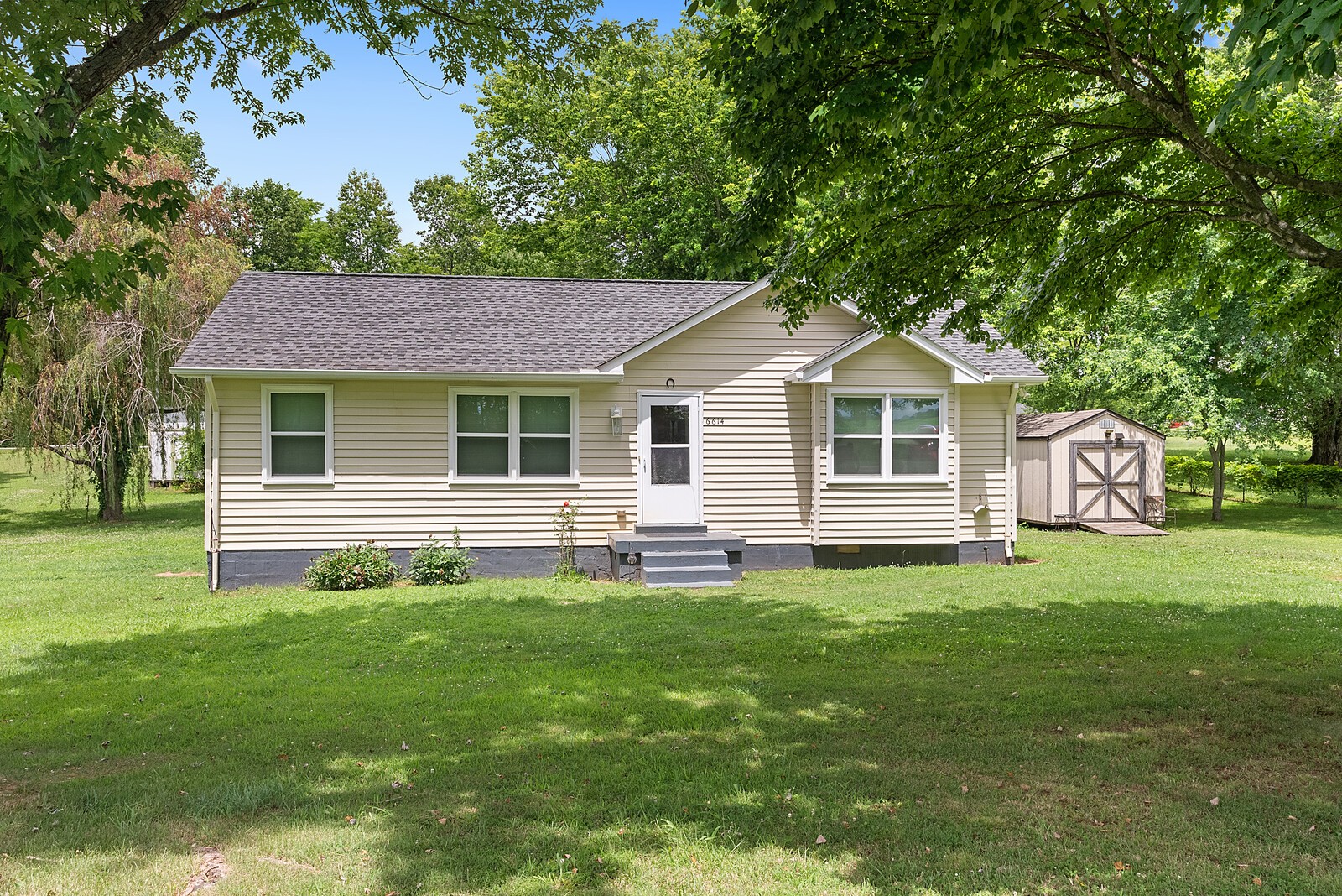6614 Highway 49 Springfield, TN 37172 - Photo 2 of 19 a front view of a house with a yard