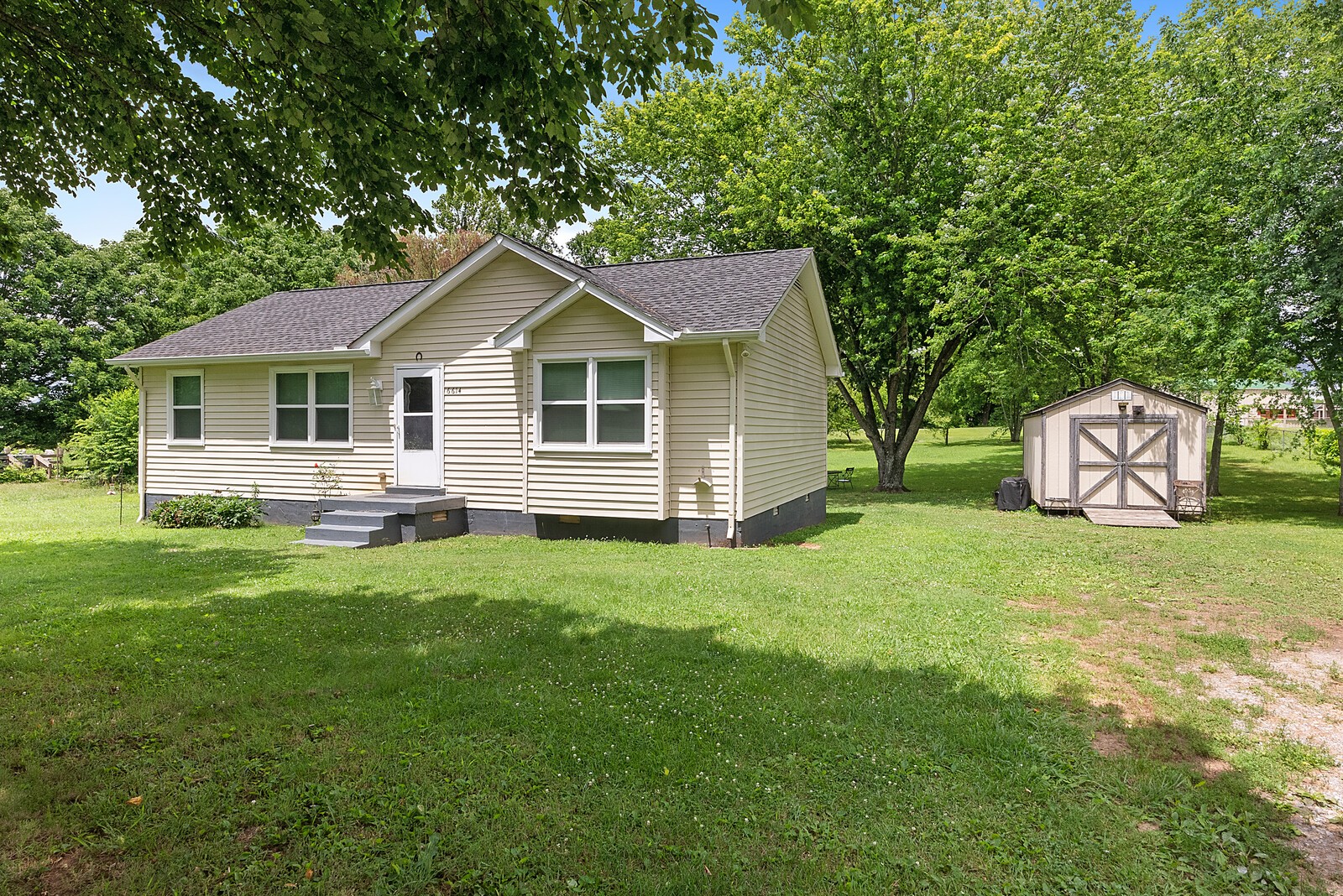 6614 Highway 49 Springfield, TN 37172 - Photo 3 of 19 a front view of a house with a garden