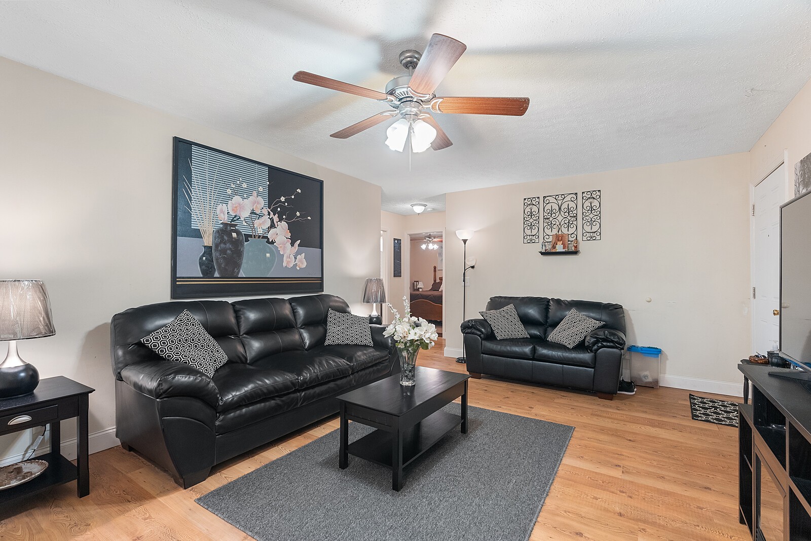 6614 Highway 49 Springfield, TN 37172 - Photo 5 of 19 a living room with furniture and a couch