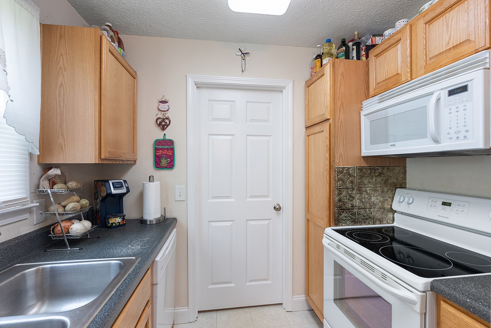 6614 Highway 49 Springfield, TN 37172 - Photo 9 of 19 a kitchen with stainless steel appliances granite countertop a sink stove and refrigerator