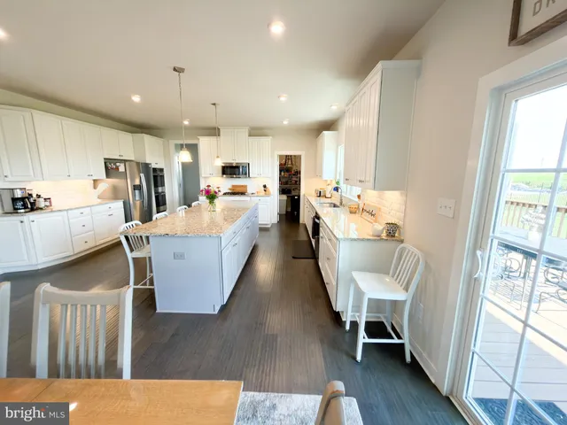 a view of entryway and hall