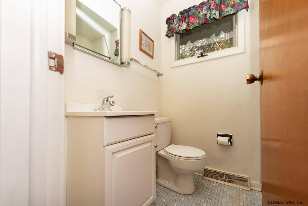 47 Gladwish Road Bethlehem, NY 12054 - Photo 10 of 19 Photo 10