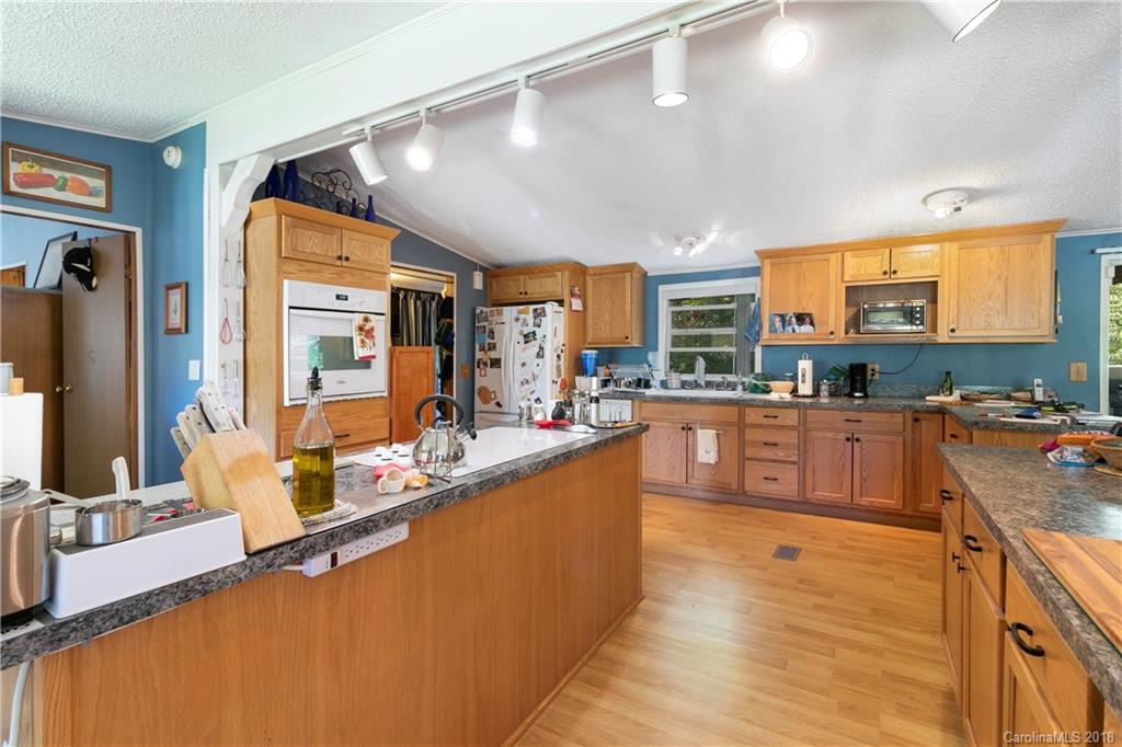 845 Bee Tree Road Swannanoa, NC 28778 - Photo 8 of 31 Gallery Image 8