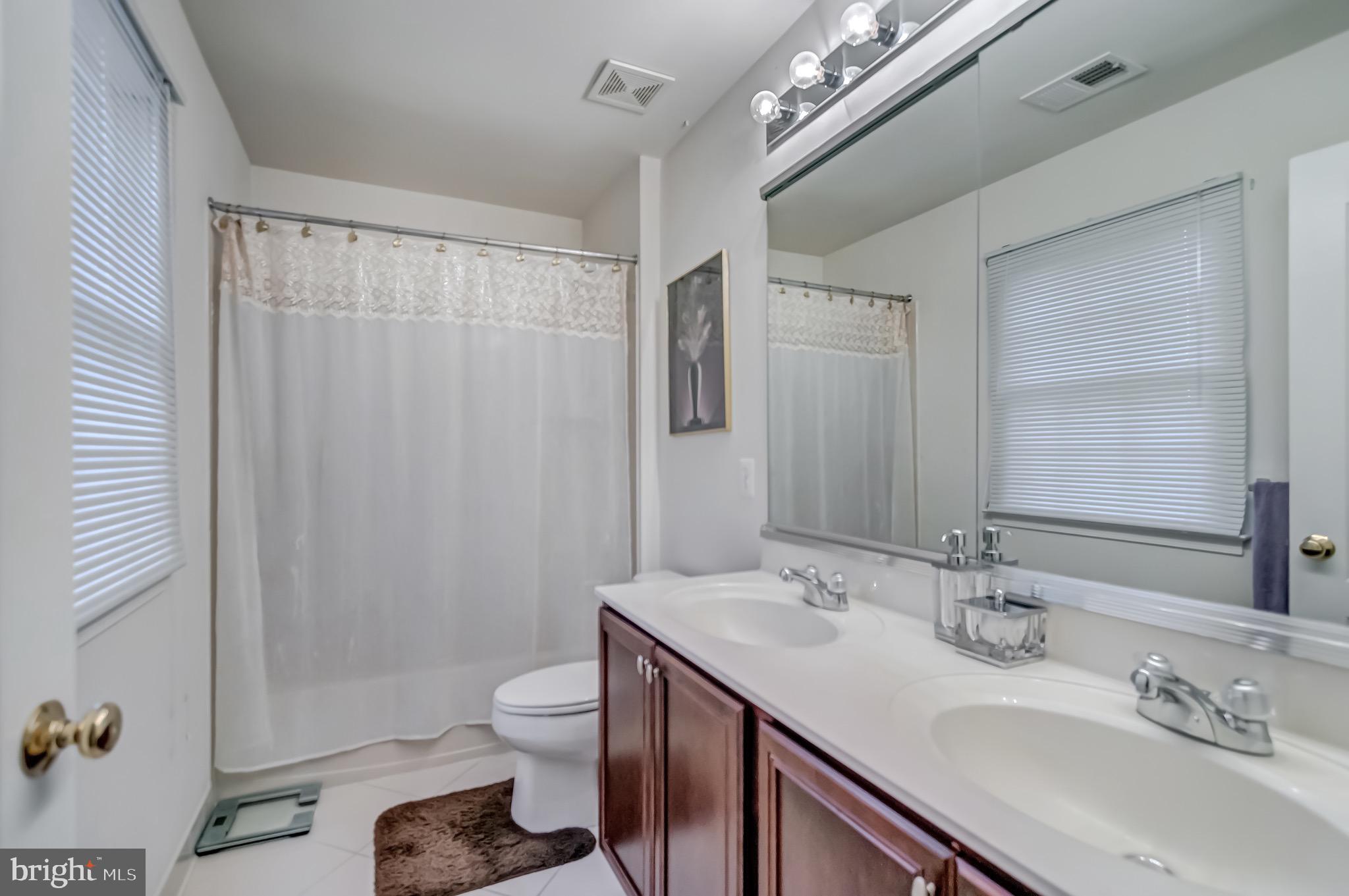 11308 Marlboro Ridge Road Upper Marlboro, MD 20772 - Photo 26 of 64 Upper Hall Bathroom