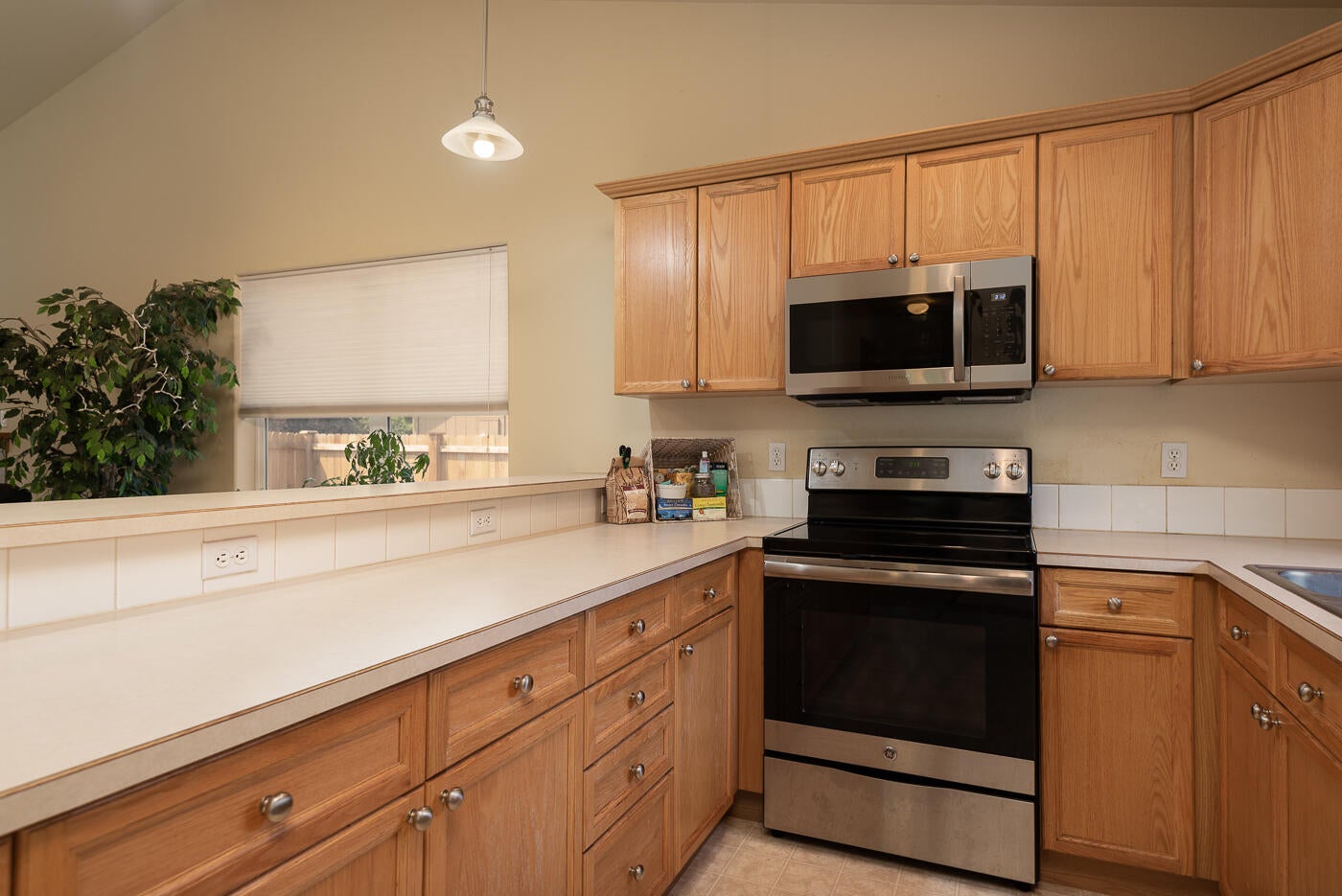 1132 Southwest 33rd Street Redmond, OR 97756 - Photo 9 of 20 33rd_Bergs-6