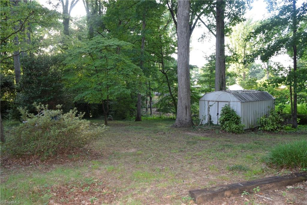 205 Kirk Road Greensboro, NC 27455 - Photo 5 of 40 Gallery Image 5