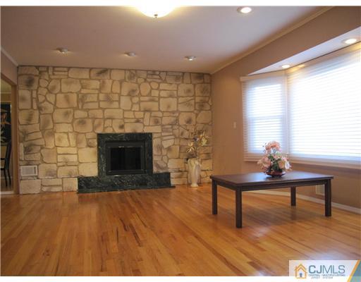 13 Dexter Road East Brunswick, NJ 08816 - Photo 3 of 10 Gallery Image 3
