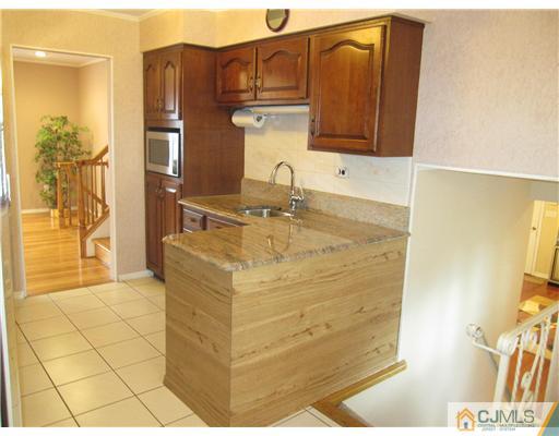 13 Dexter Road East Brunswick, NJ 08816 - Photo 5 of 10 Gallery Image 5