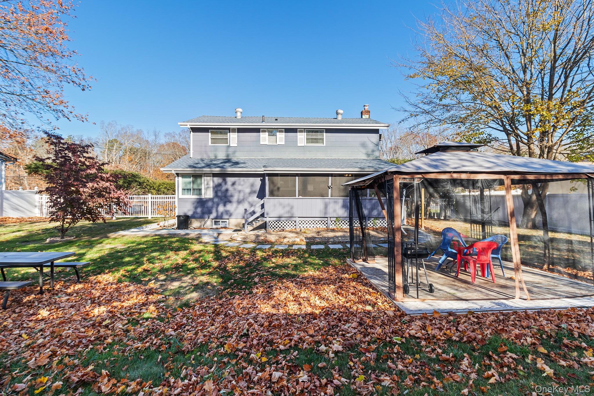 164 Colonial Springs Road Wheatley Heights, NY 11798 - Photo 3 of 35