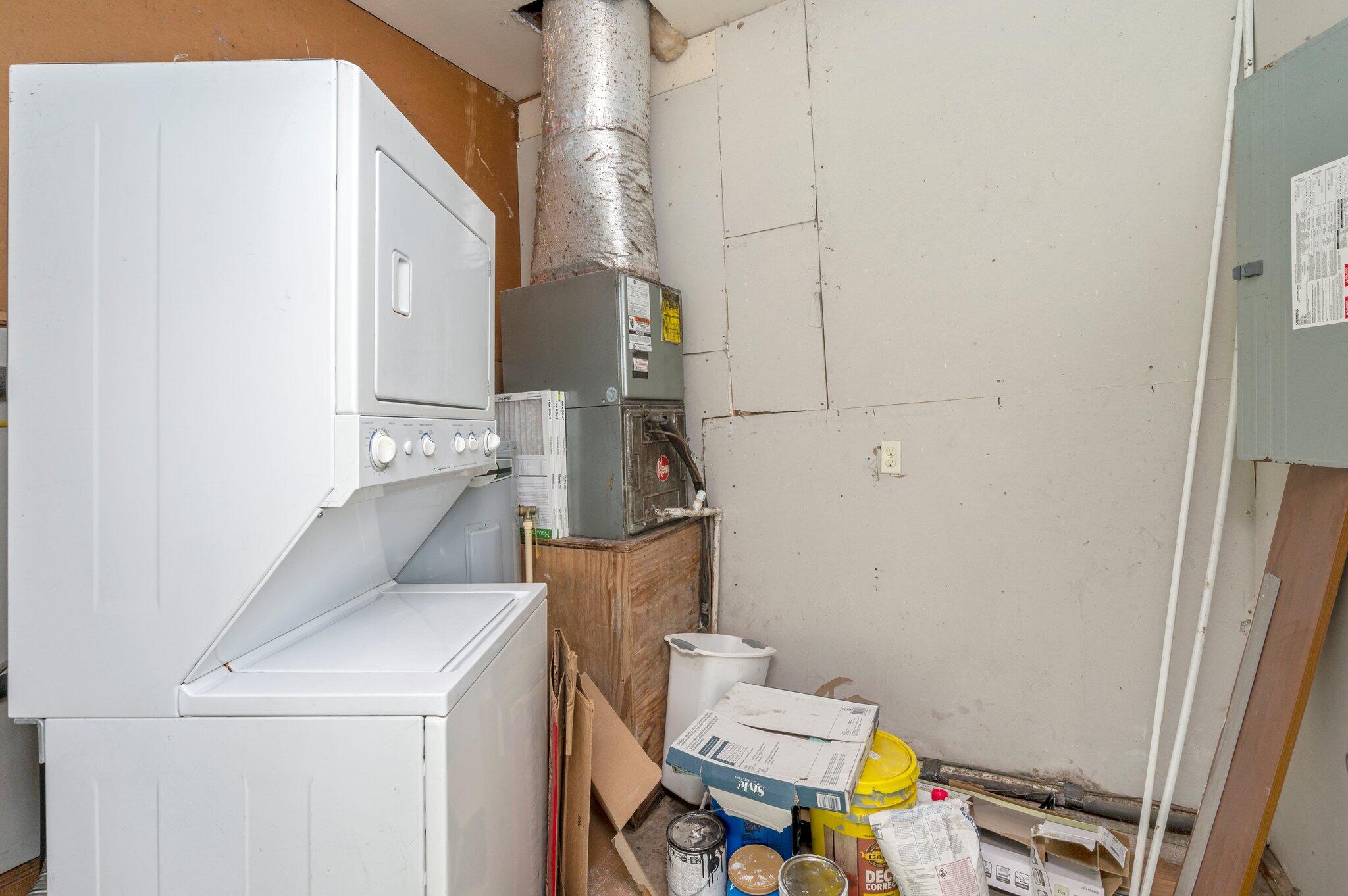 1099 Highway 2 Westville, FL 32464 - Photo 28 of 34 a utility room with dryer and washer