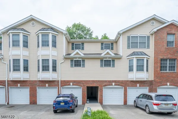 $449,900 | 30 Federal Hill Road, Unit 8, Pompton Lakes, NJ 07442