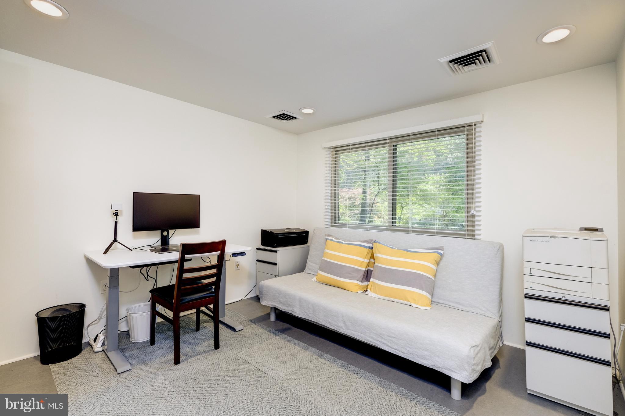 7611 Hamilton Spring Road Bethesda, MD 20817 - Photo 37 of 53