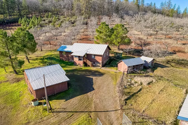 a view of a house with a big yard