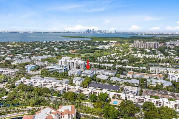 $975,000 | 155 Sunrise Drive, Unit 4B, Key Biscayne, FL 33149