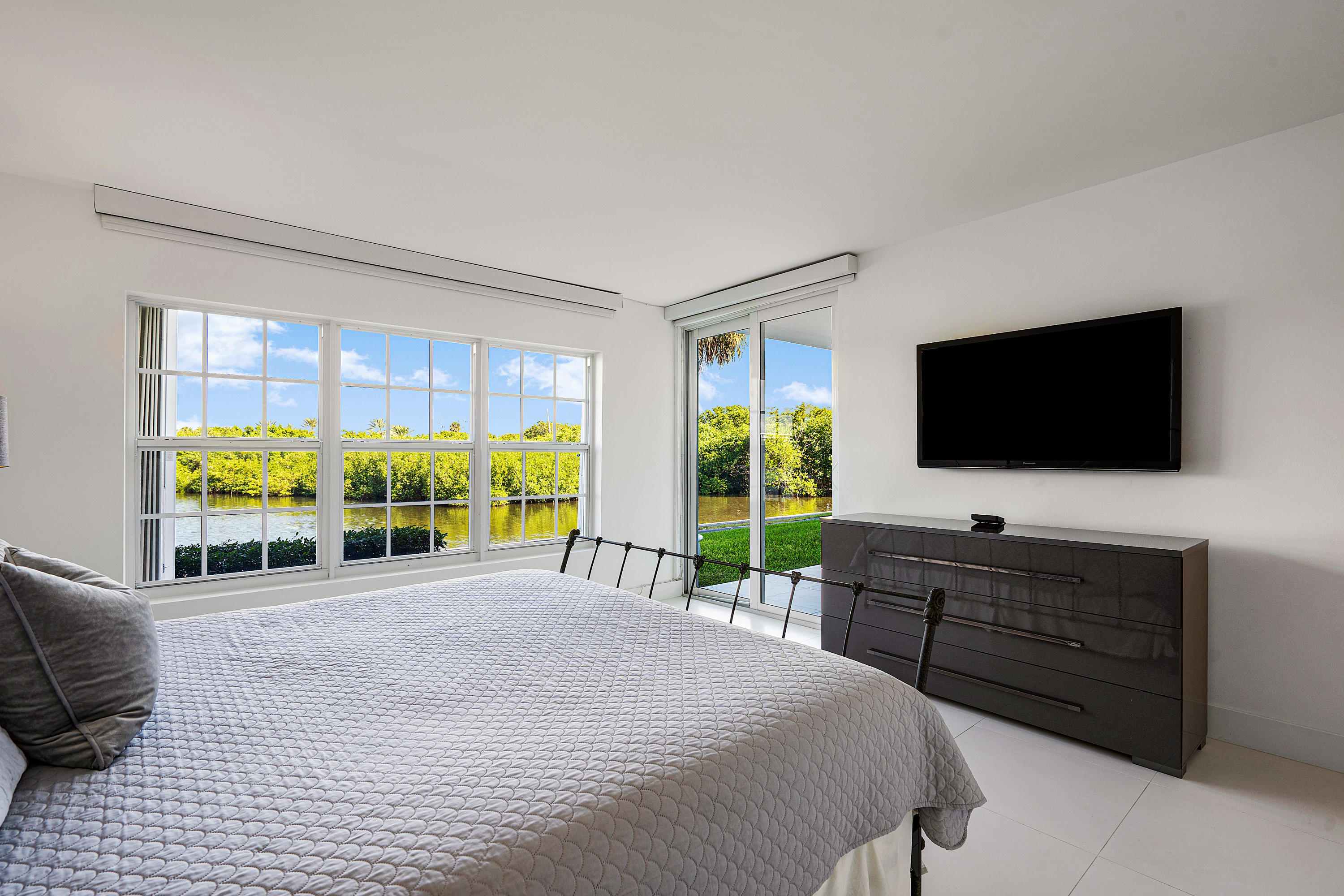 2195 Ibis Isle Road, Unit 4 Palm Beach, FL 33480 - Photo 14 of 23 015-2195IbisIsleRd-PalmBeach-FL-full