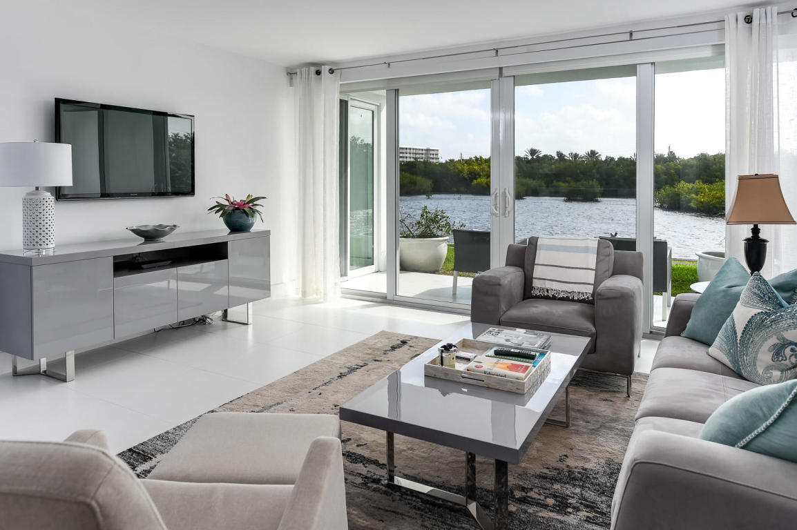 2195 Ibis Isle Road, Unit 4 Palm Beach, FL 33480 - Photo 8 of 23 Living Room Views