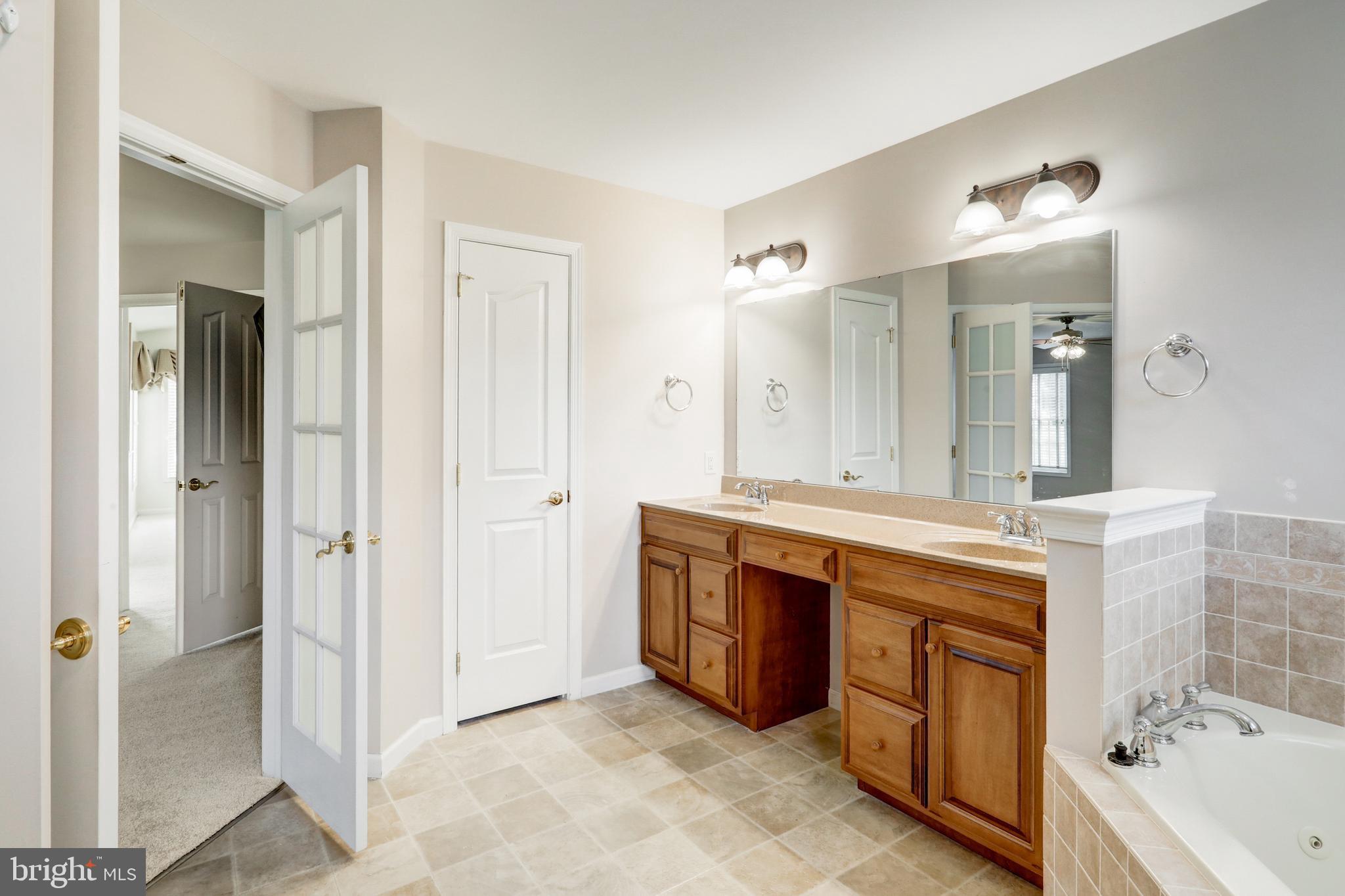 749 Heather Ridge Manheim, PA 17545 - Photo 24 of 57 Primary Bathroom
