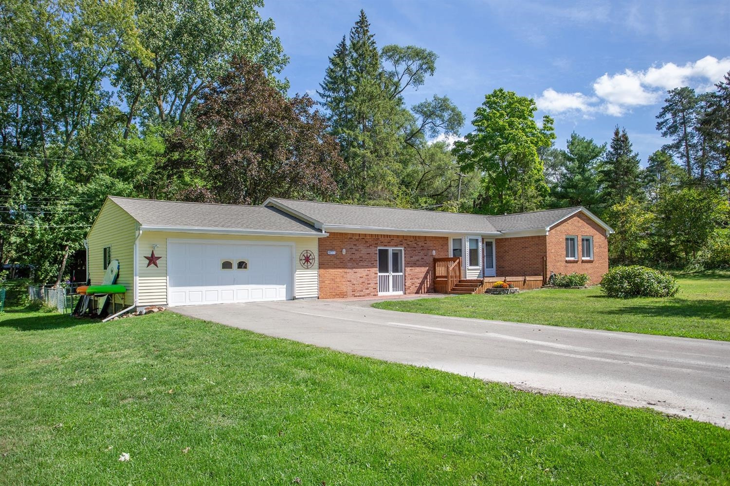 8777 Rushside Drive Pinckney, MI 48169 - Photo 2 of 36 Photo 2