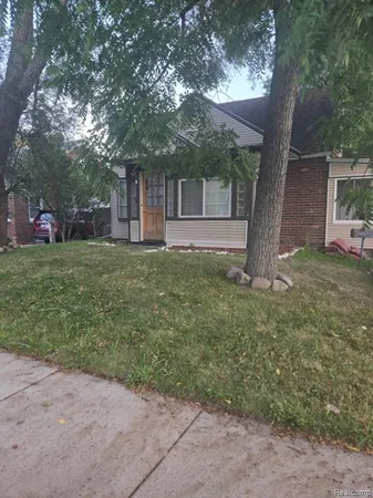 $135,000 | 16326 Toepfer Drive, Eastpointe, MI 48021