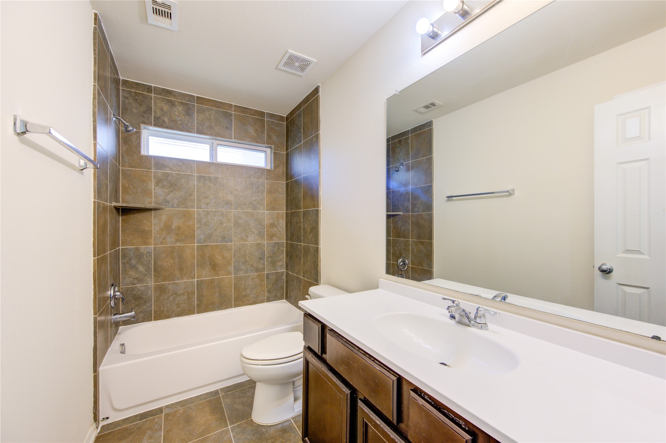6518 Wilshire Ridge Houston, TX 77040 - Photo 25 of 30 Secondary bathroom.