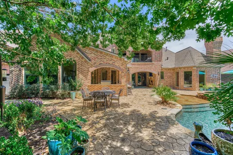 $1,900,000 | 66 South Player Manor Circle, The Woodlands, TX 77382