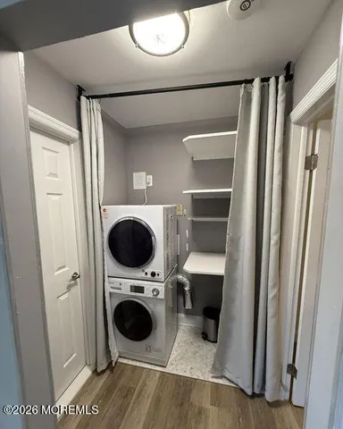 a view of a bedroom with washer and dryer