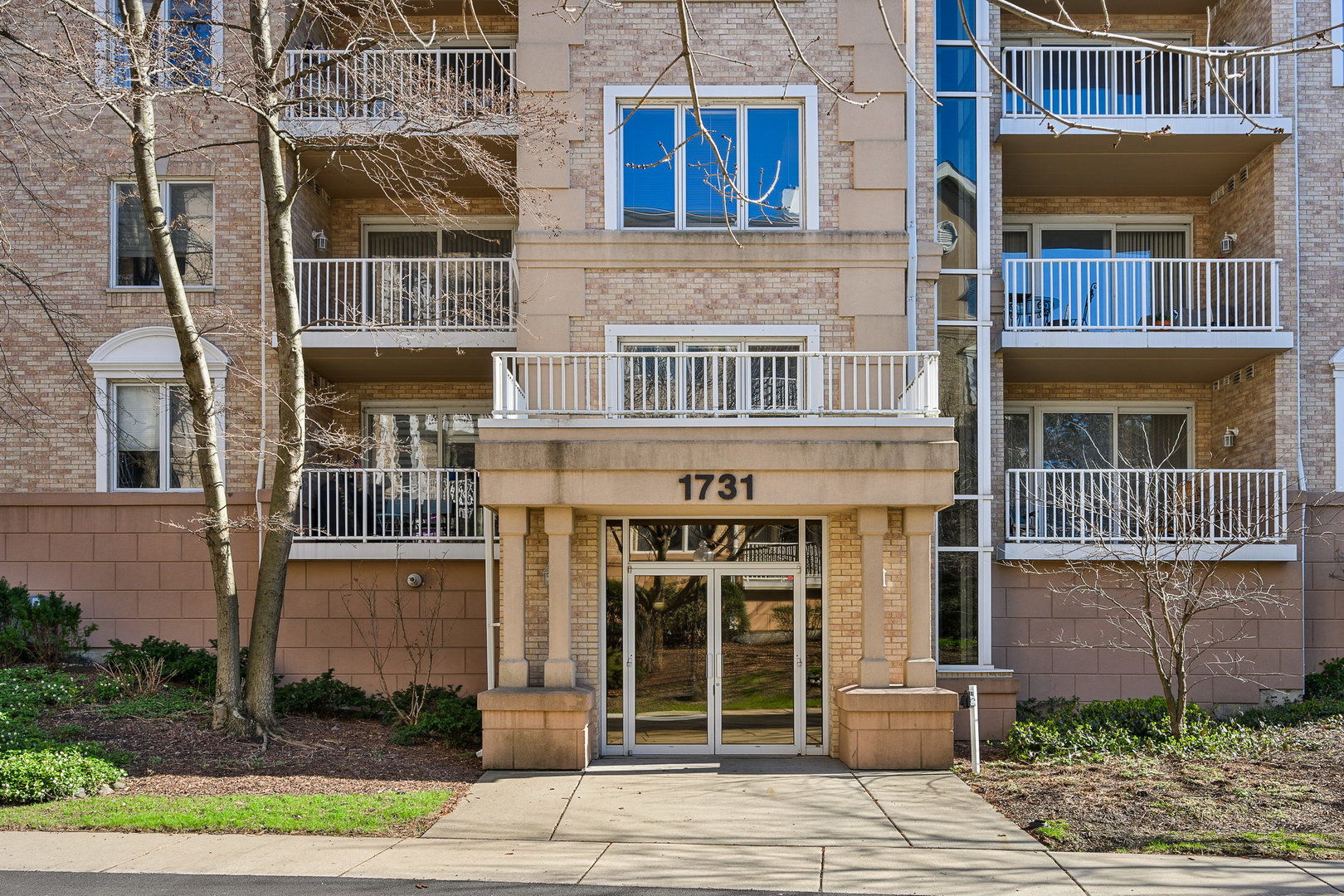 1731 Pavilion Way, Unit 405 Park Ridge, IL 60068 - Photo 2 of 26
