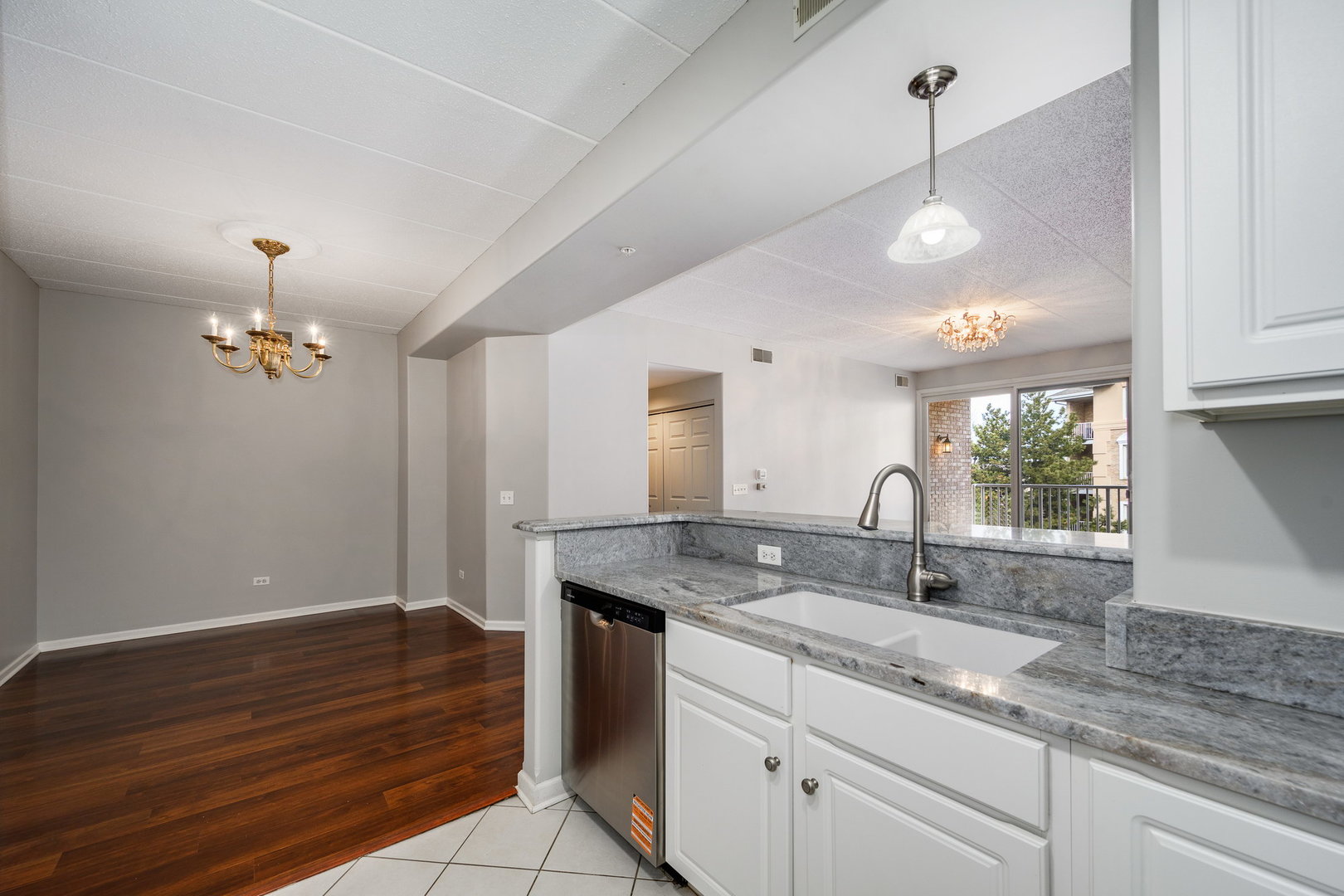 1731 Pavilion Way, Unit 405 Park Ridge, IL 60068 - Photo 8 of 26