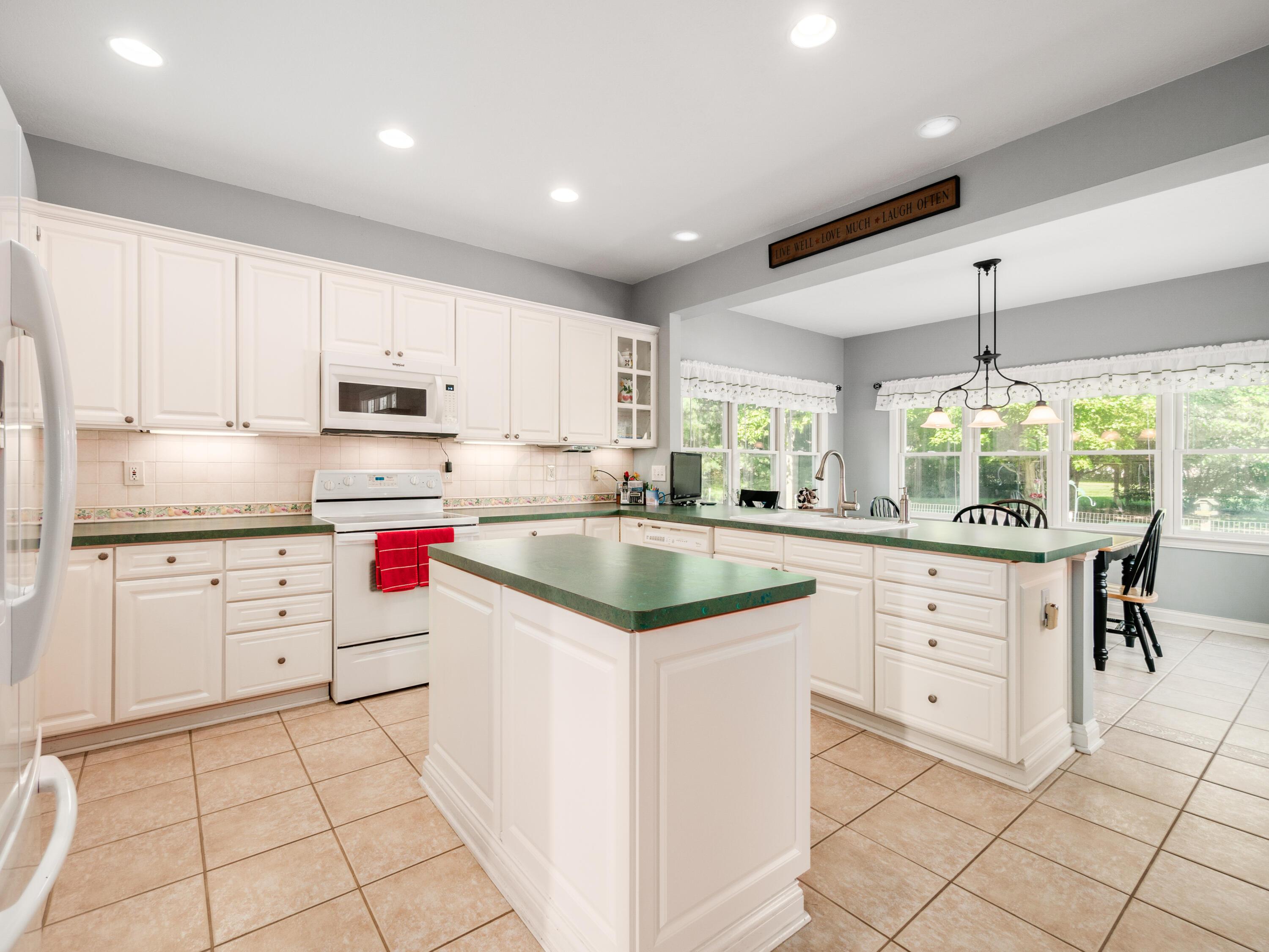 12344 Gorsuch Road Galena, OH 43021 - Photo 21 of 47 Kitchen/Eating Area View
