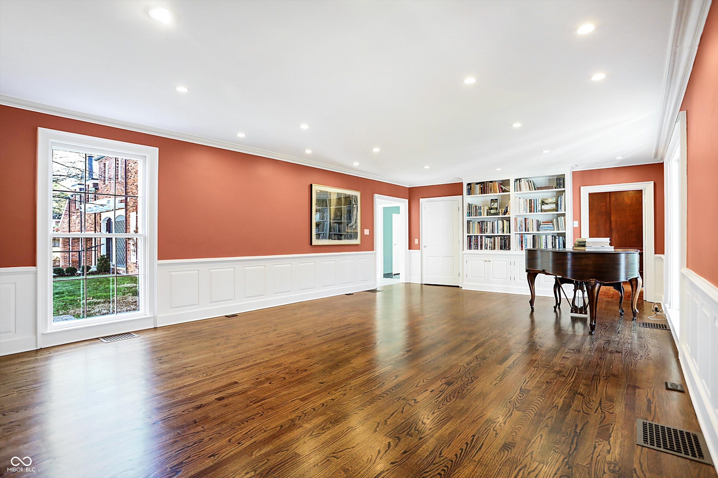 2505 Riverside Drive Columbus, IN 47201 - Photo 11 of 84 Gallery Image 11