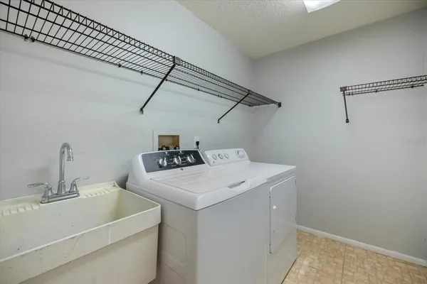 $2,950 | 3958 Easton Terrace, Sarasota, FL 34238