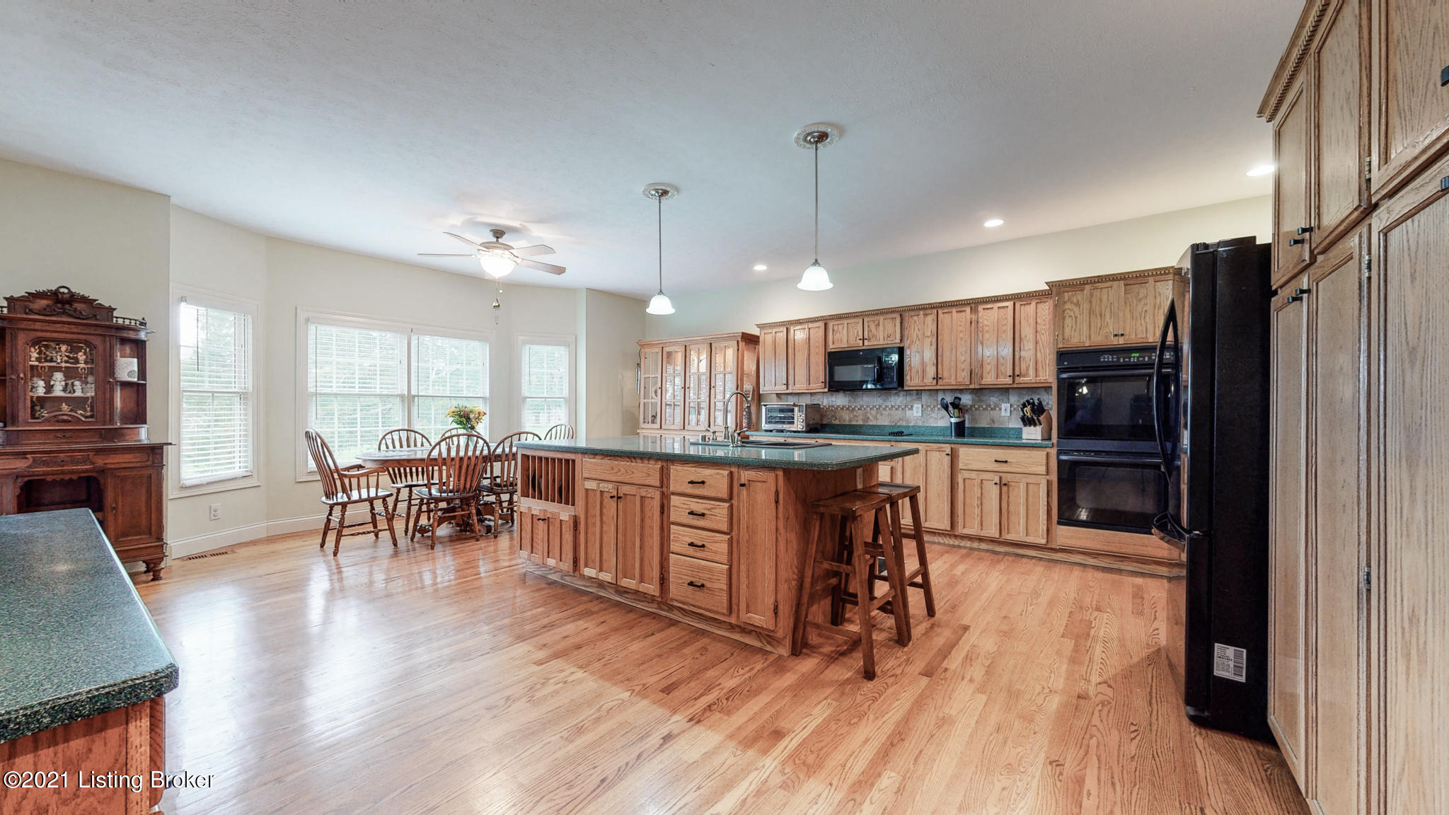 4814 Routt Road Louisville, KY 40299 - Photo 10 of 42 Kitchen with Eat-In Area