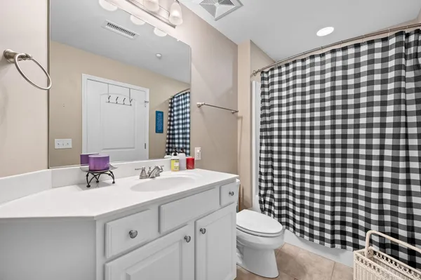 $599,900 | 100 Bridgewater Pointe Place, Unit 102, Moneta, VA 24121