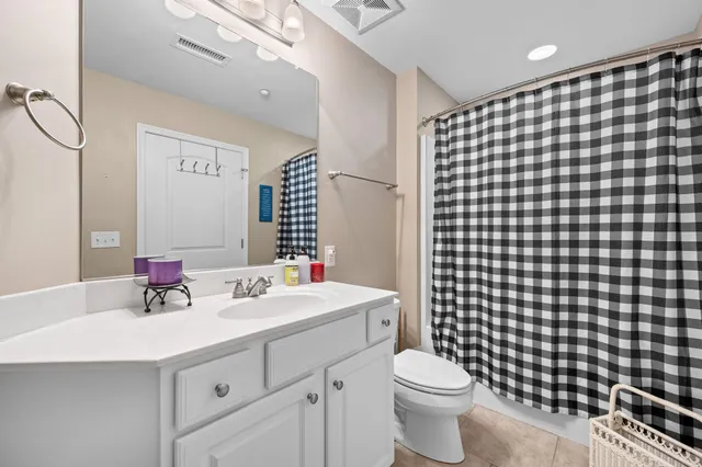 $619,900 | 100 Bridgewater Pointe Place, Unit 102, Moneta, VA 24121