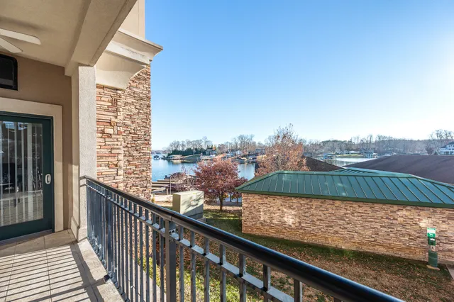 $619,900 | 100 Bridgewater Pointe Place, Unit 102, Moneta, VA 24121