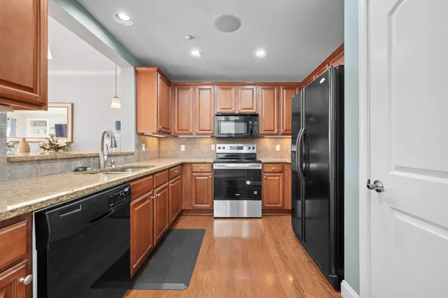 $619,900 | 100 Bridgewater Pointe Place, Unit 102, Moneta, VA 24121