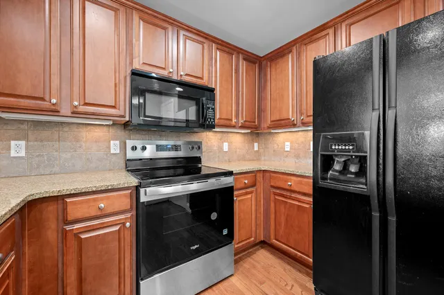 $619,900 | 100 Bridgewater Pointe Place, Unit 102, Moneta, VA 24121