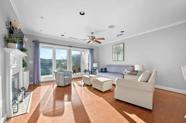 $619,900 | 100 Bridgewater Pointe Place, Unit 102, Moneta, VA 24121