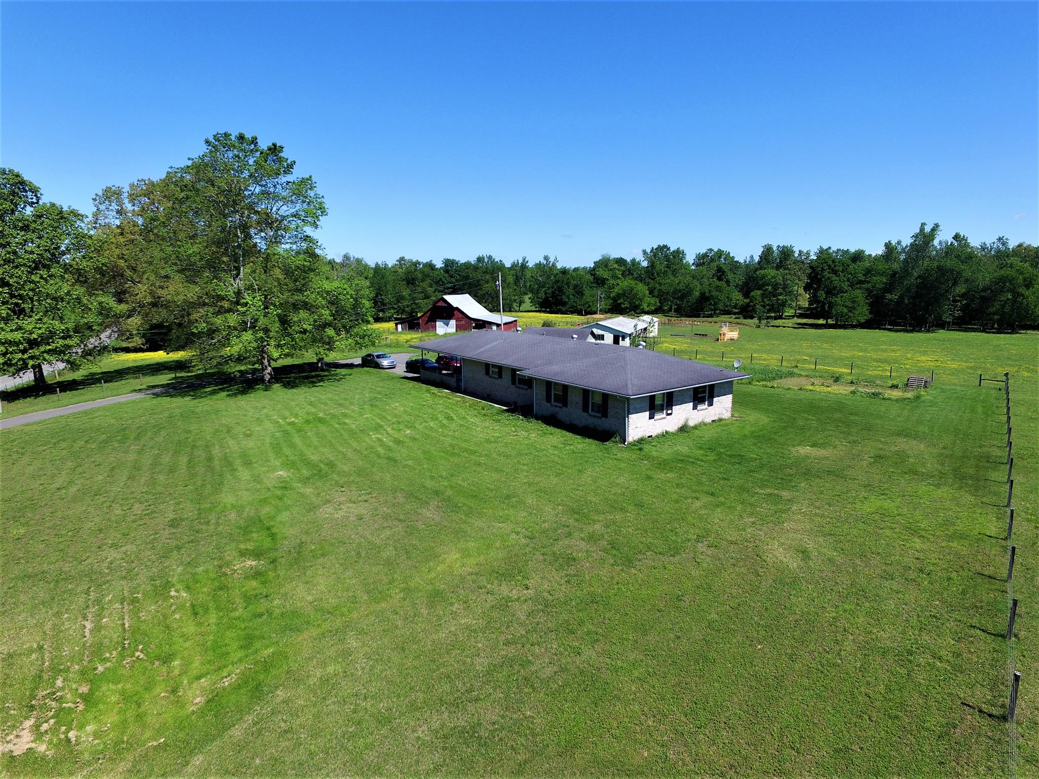 5582 Shady Grove Road Morrison, TN 37357 - Photo 2 of 11 a view of a garden and basketball court