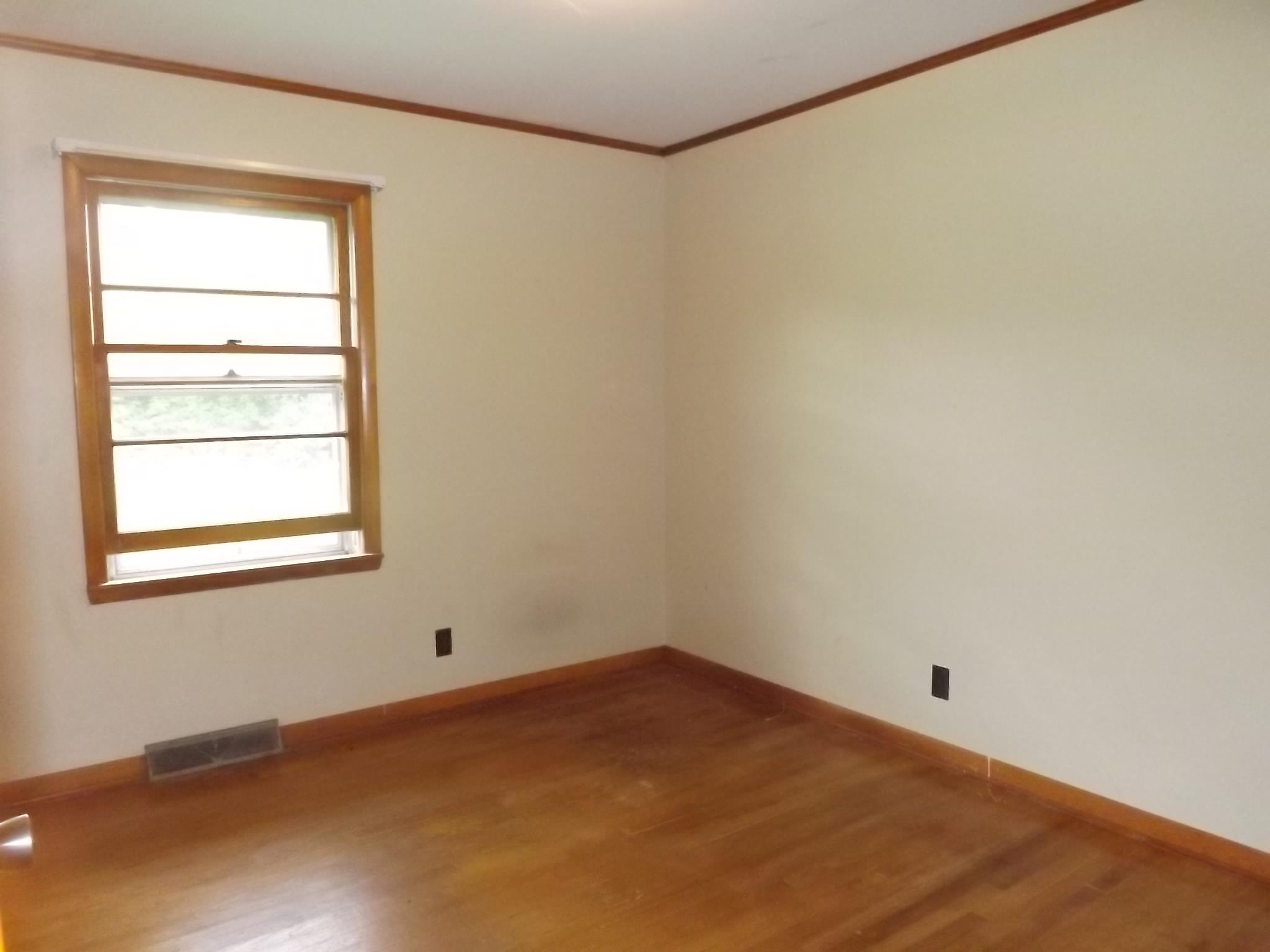 5582 Shady Grove Road Morrison, TN 37357 - Photo 11 of 11 an empty room with a window