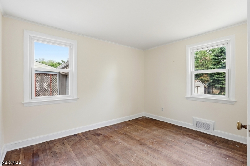 641 Greenbrook Road North Plainfield, NJ 07063 - Photo 18 of 36