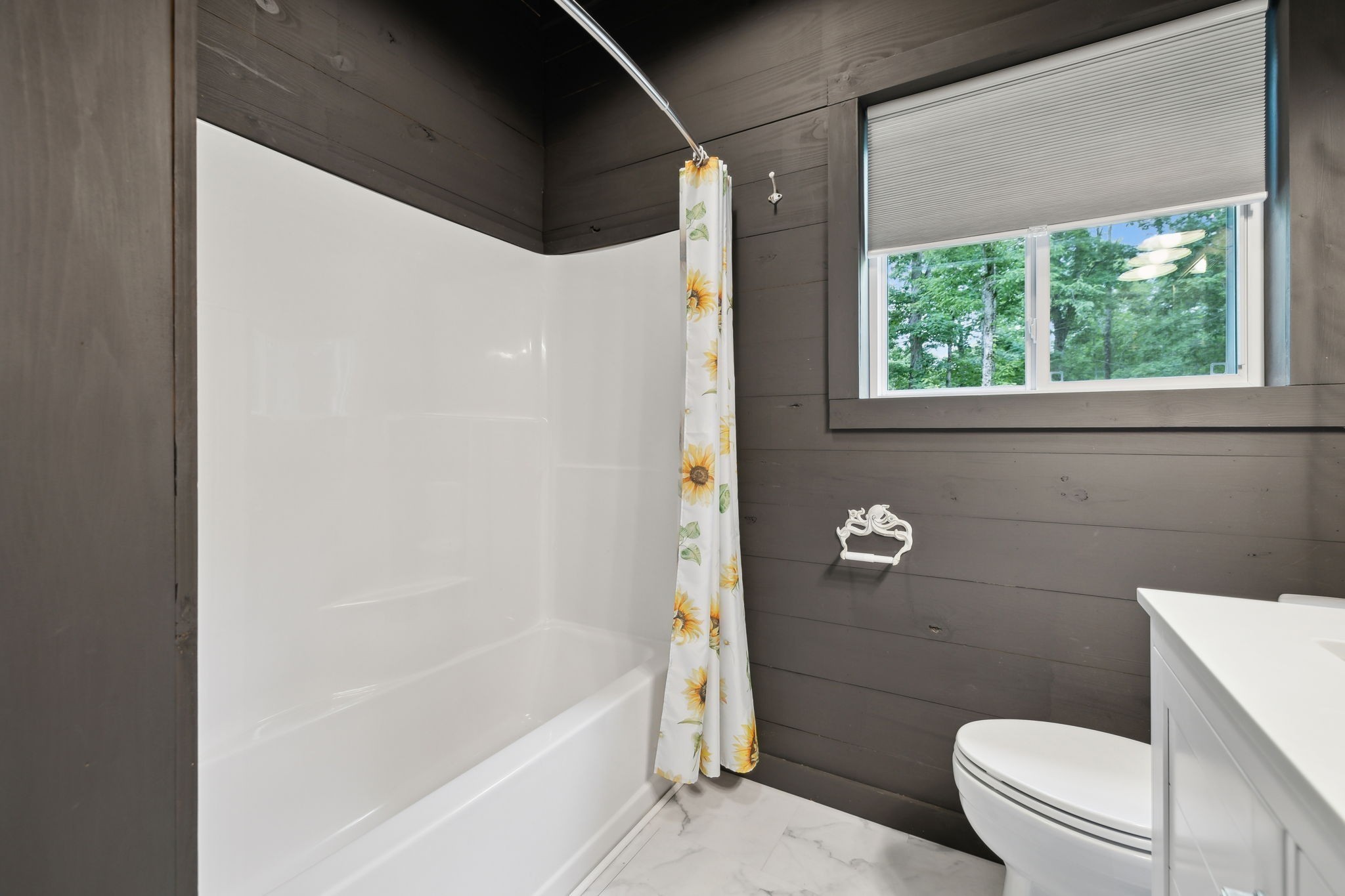 1785 St Johns Road Lascassas, TN 37085 - Photo 41 of 46 a bathroom with a toilet and a bathtub