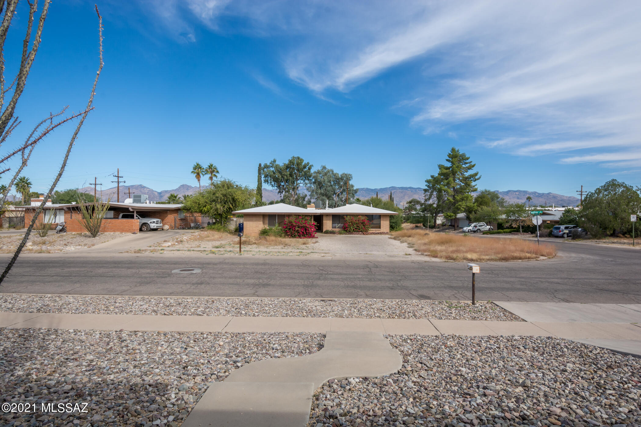 9410 East Magdalena Road Tucson, AZ 85710 - Photo 3 of 46 Gallery Image 3