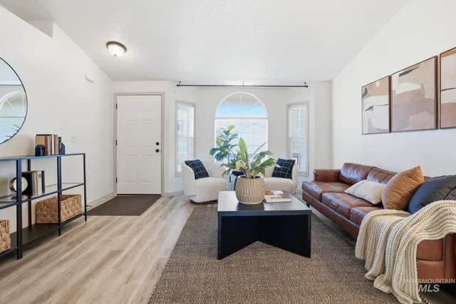 $339,000 | 807 South Bonneville Drive, Nampa, ID 83686