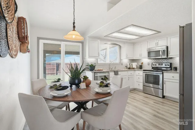 $339,000 | 807 South Bonneville Drive, Nampa, ID 83686