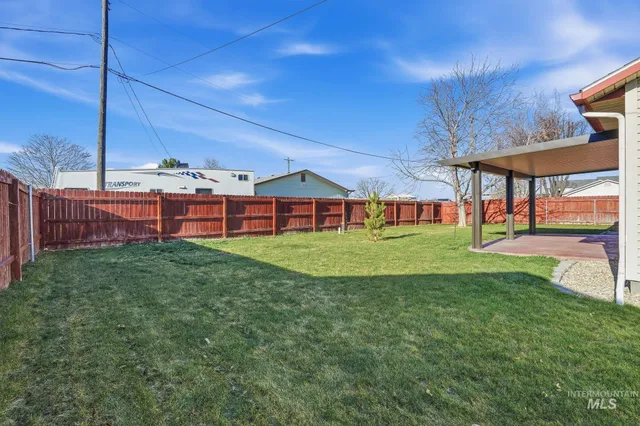 $339,000 | 807 South Bonneville Drive, Nampa, ID 83686