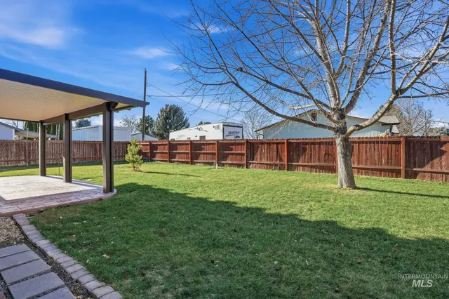 $339,000 | 807 South Bonneville Drive, Nampa, ID 83686